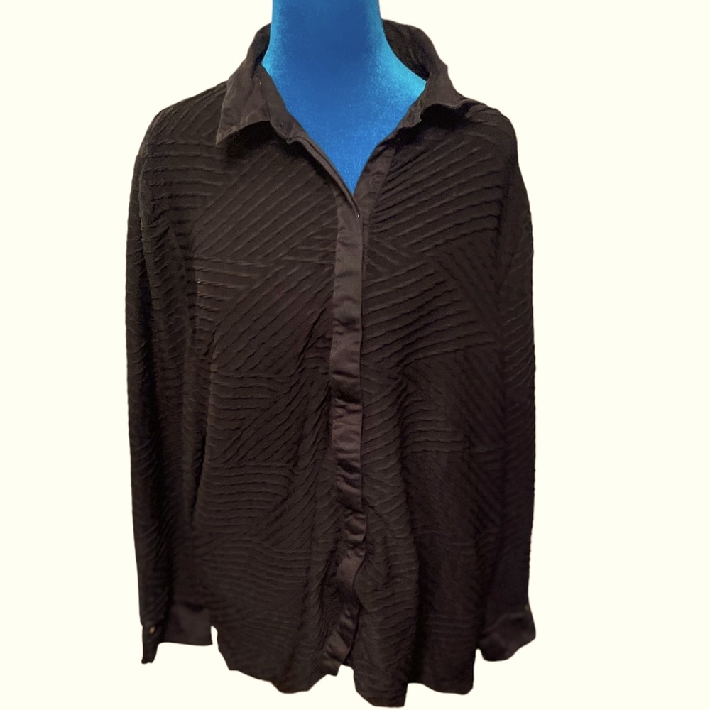 Chicos black blouse front button 90% polyester Chicos size 3